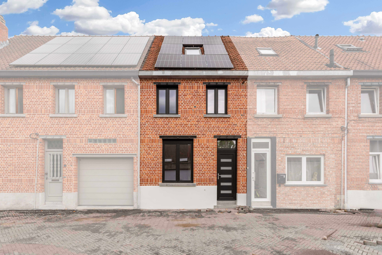 Prachtig Gerenoveerde Woning Met 3 Slaapkamers En Tuin!