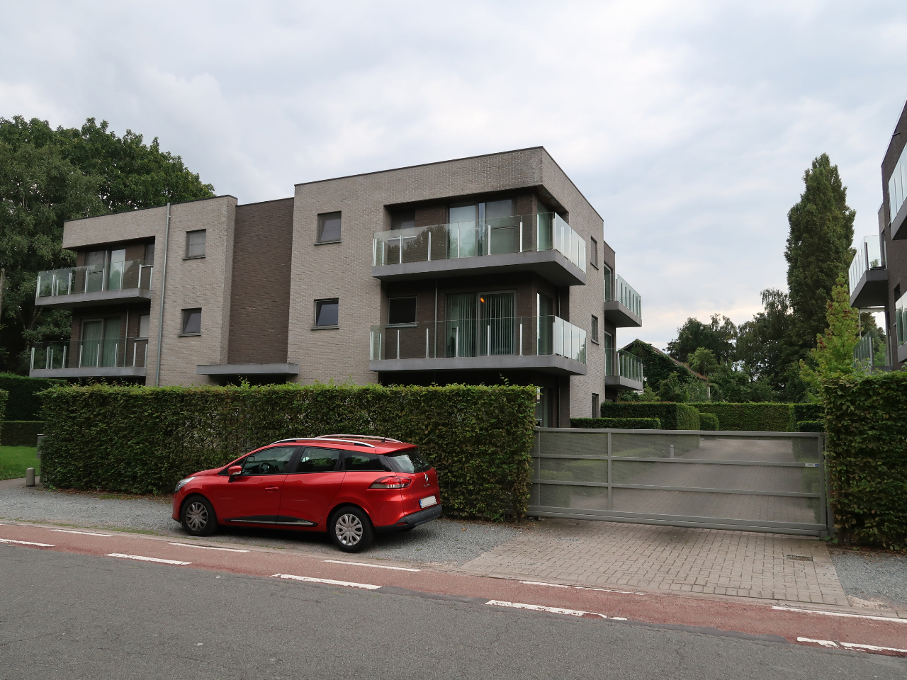 Afbeelding van Prachtig appartement met 2 slaapkamers, 2 terrassen en een carport.