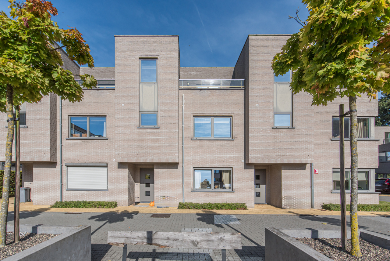 Afbeelding van Prachtige bel-etage met 2 slaapkamers, een bureau en een garage te Belsele!