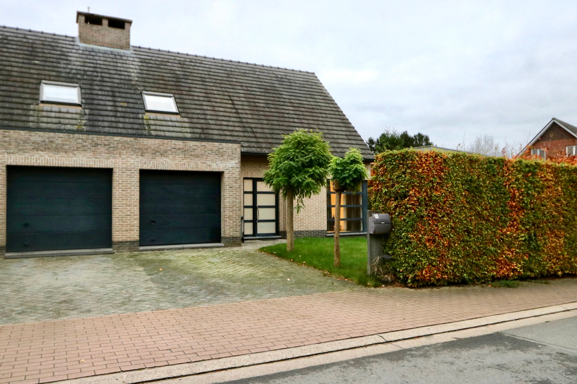 Afbeelding van Ruime woning met 4 slaapkamers, garage, terras en tuin.