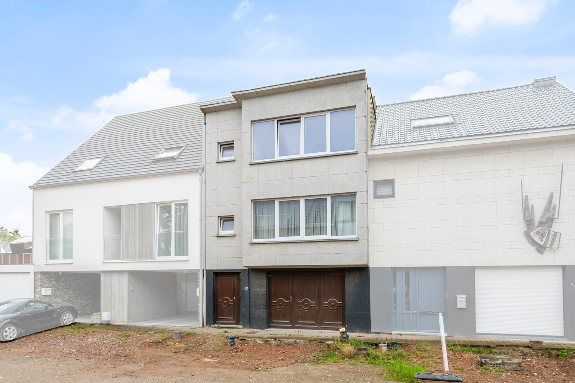 Afbeelding van Opbrengsteigendom met 2 appartementen en grote garage.