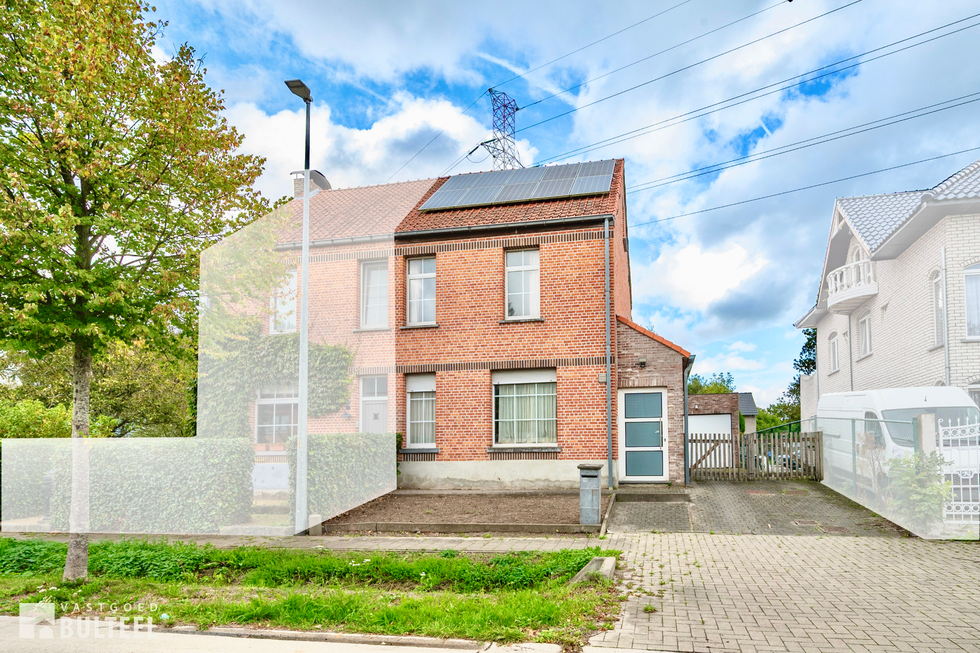 Afbeelding van Half open bebouwing met 3 slaapkamers, tuin en garage.